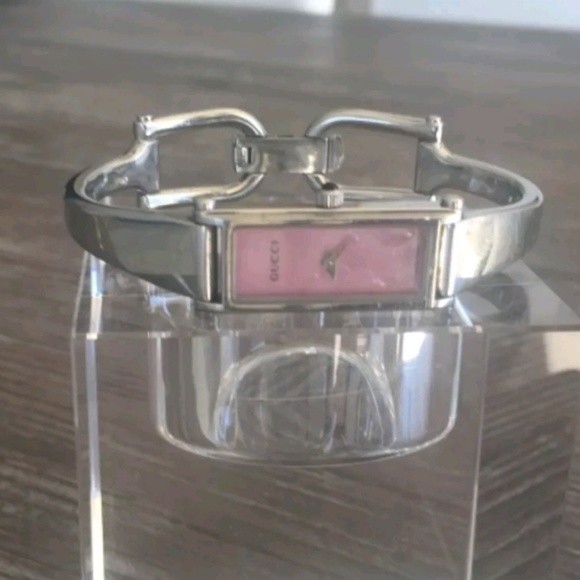 Auth GUCCI watch 1500L PINK Dial ⭐Rare find